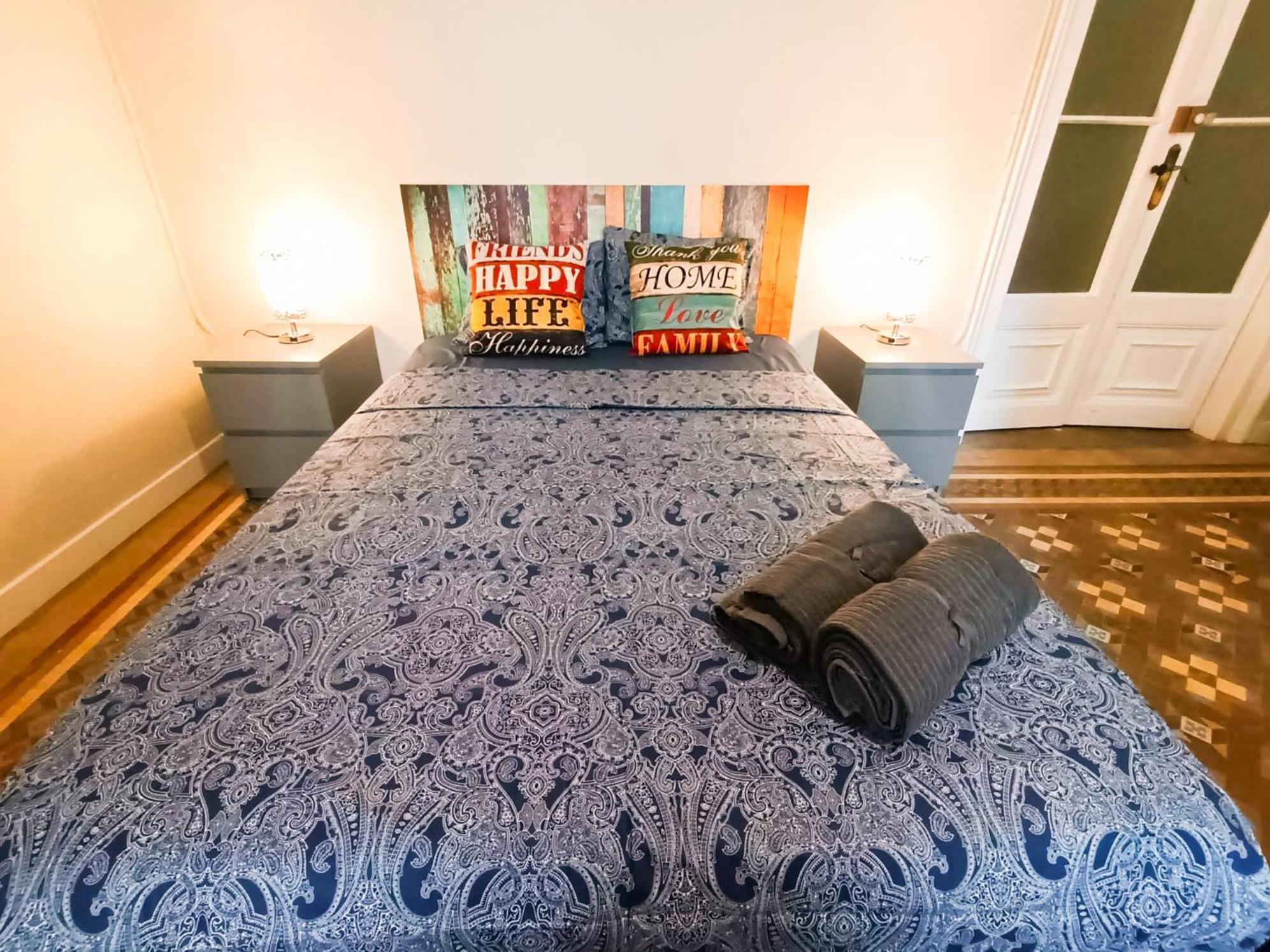 Private Rooms By Plaza Catalunya 바르셀로나 외부 사진