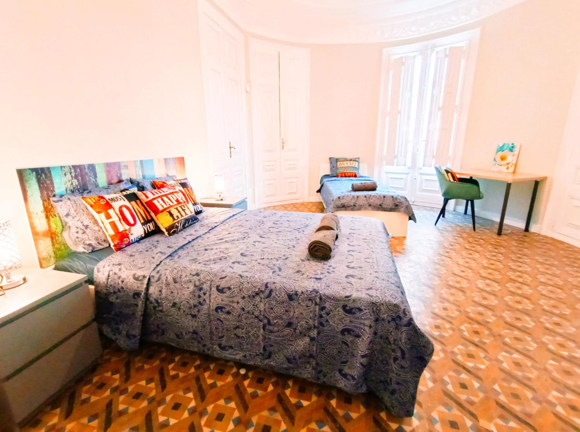 Private Rooms By Plaza Catalunya 바르셀로나 외부 사진