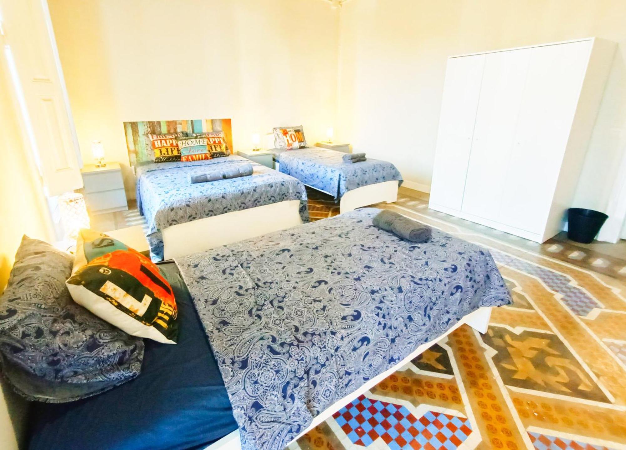 Private Rooms By Plaza Catalunya 바르셀로나 외부 사진