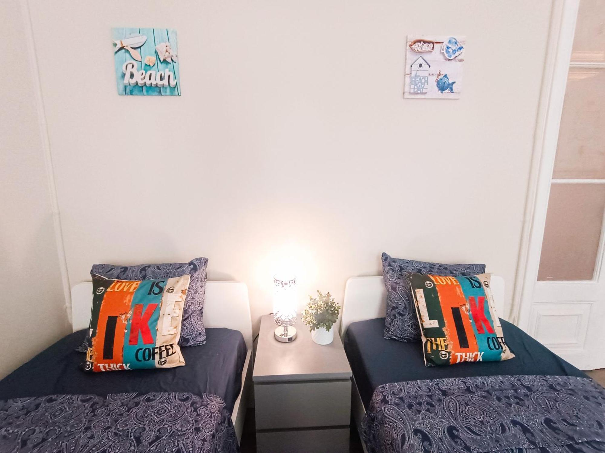 Private Rooms By Plaza Catalunya 바르셀로나 외부 사진