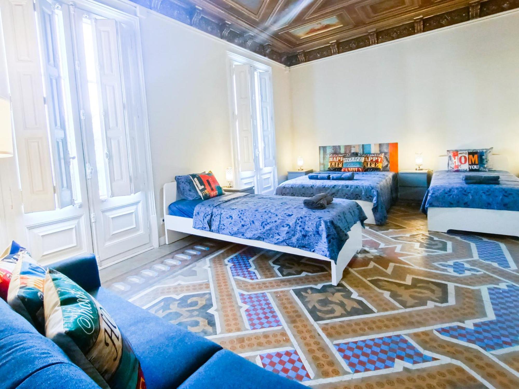 Private Rooms By Plaza Catalunya 바르셀로나 외부 사진
